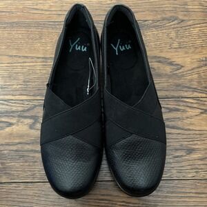 Yuu Darling Slip On Shoes Womens Size 8 M Black Almond Toe Comfort Barely Worn